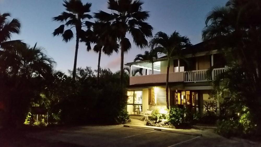 THE COOKS OASIS HOLIDAY VILLAS — 2