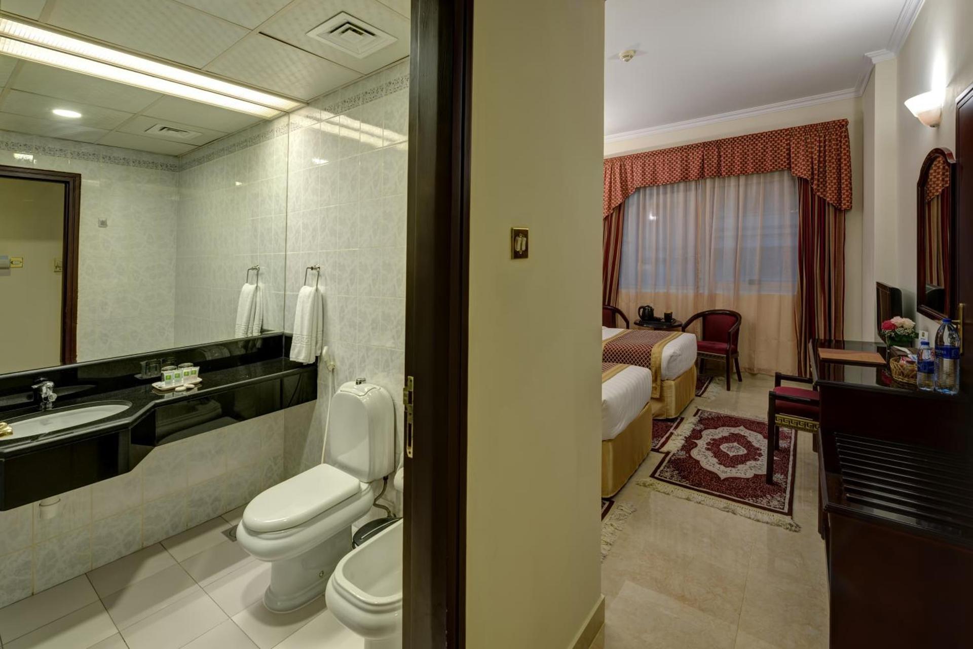 COMFORT INN HOTEL — 6