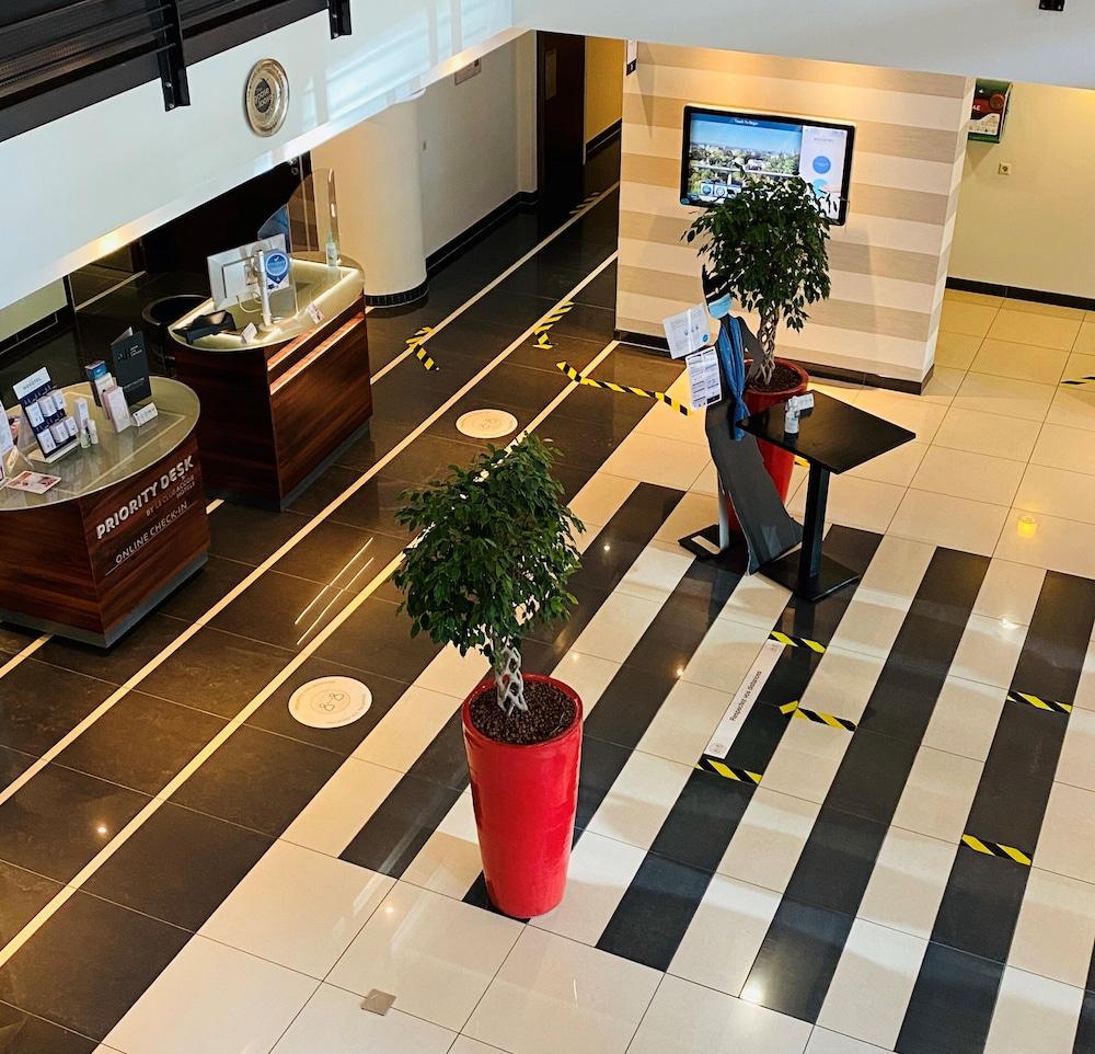 Novotel Luxembourg Centre Hotel — 9