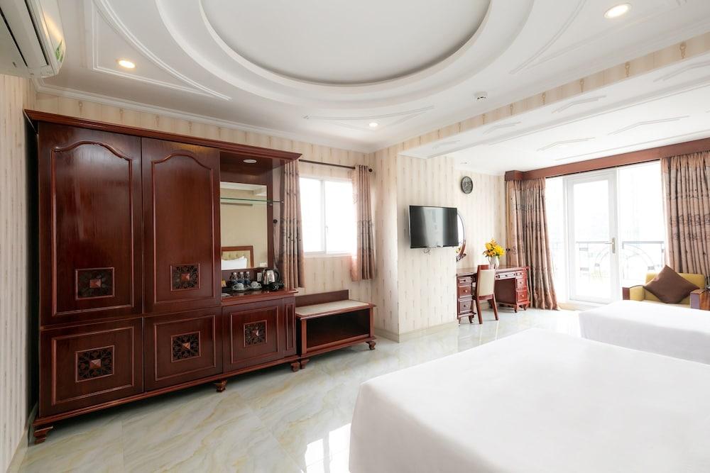 Bon Ami Hotel — 1
