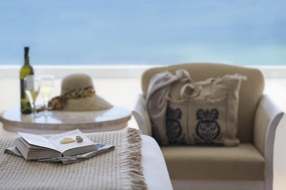 Grecian Sands Hotel — 1