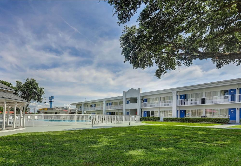 Motel6 Jacksonville, NC — 1