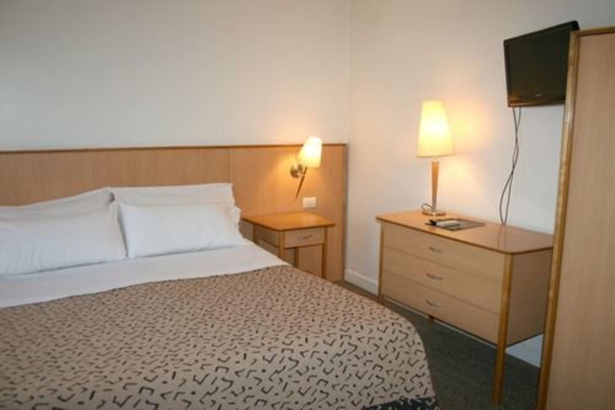 URBANA SUITES — 3