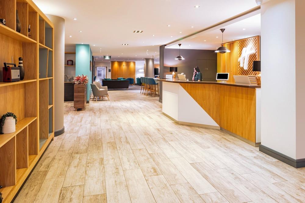 Holiday Inn High Wycombe M40 Jct. 4 — 7