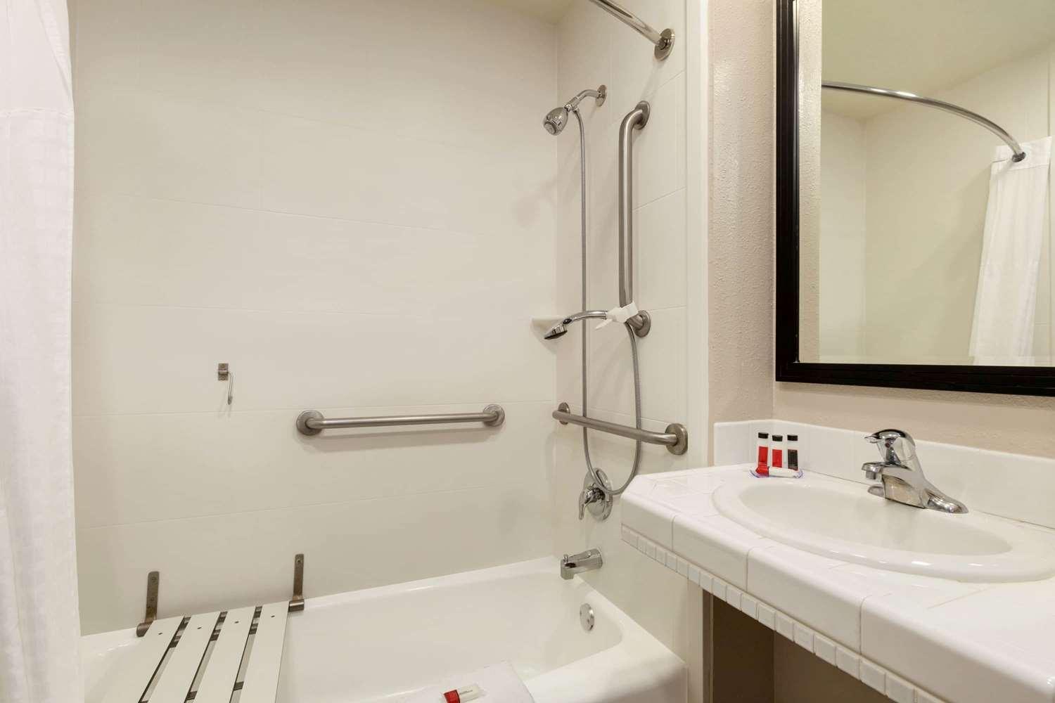 Days Inn by Wyndham Eureka CA — 1