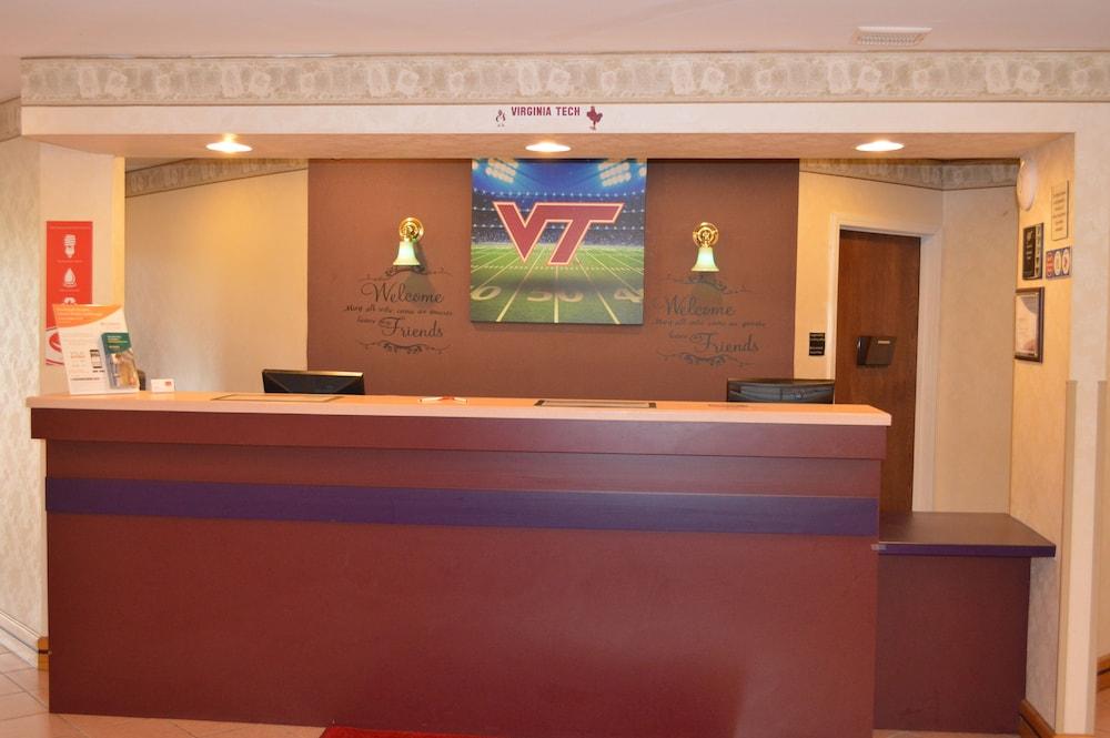 Econo Lodge Christiansburg-Blacksburg I-81 — 7