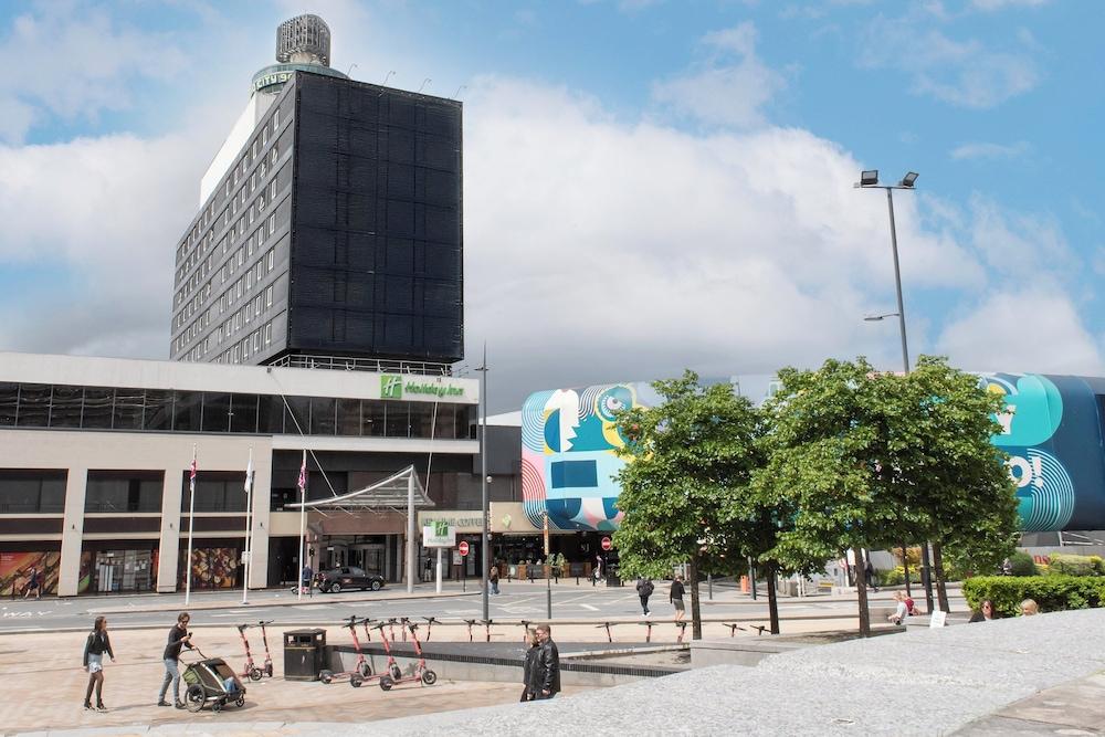 HOLIDAY INN LIVERPOOL — 5