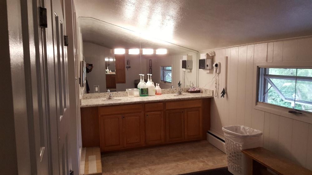 St. Moritz Lodge &amp; Condominiums — 9