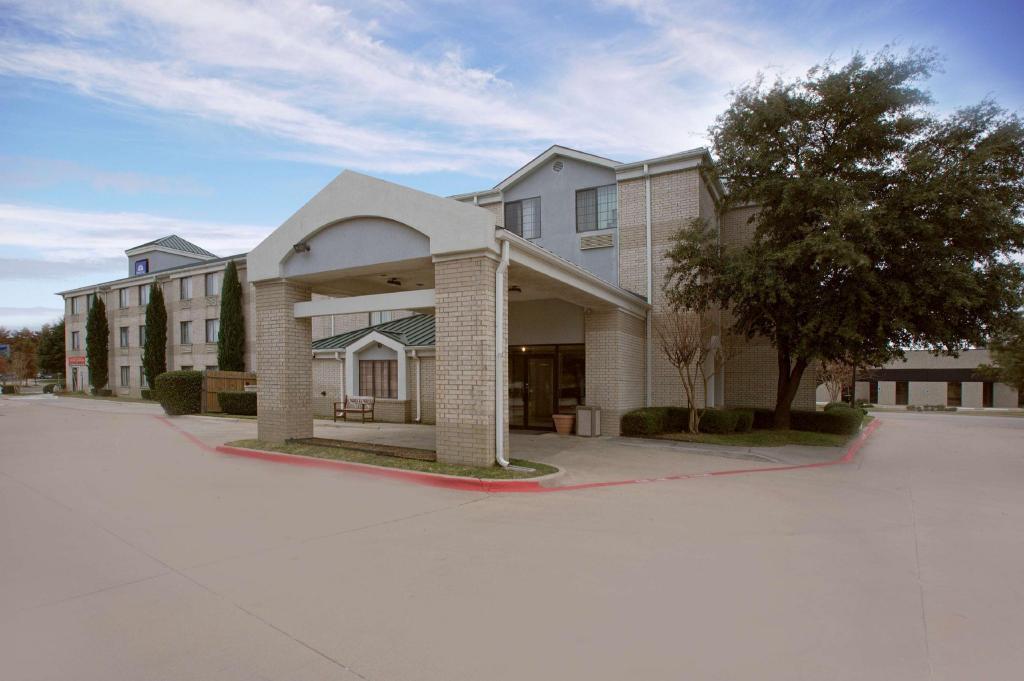 Americas Best Value Inn Addison Dallas — 3