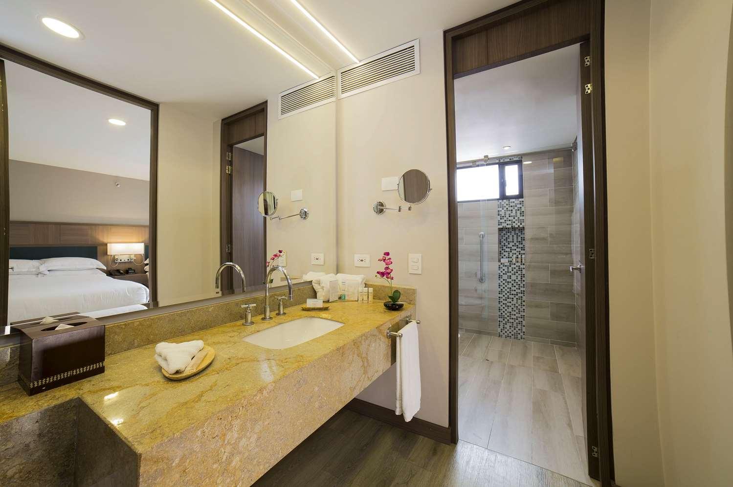 Embassy Suites by Hilton Bogota Rosales — 3