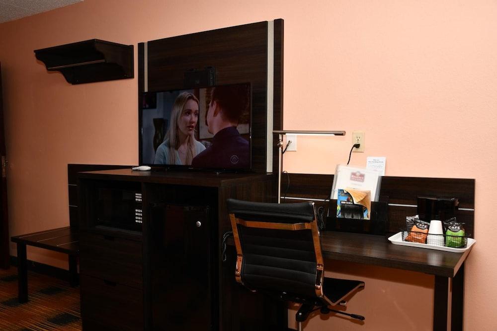 Regency Inn &amp; Suites — 1