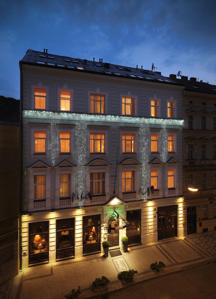 Hotel Julian — 1
