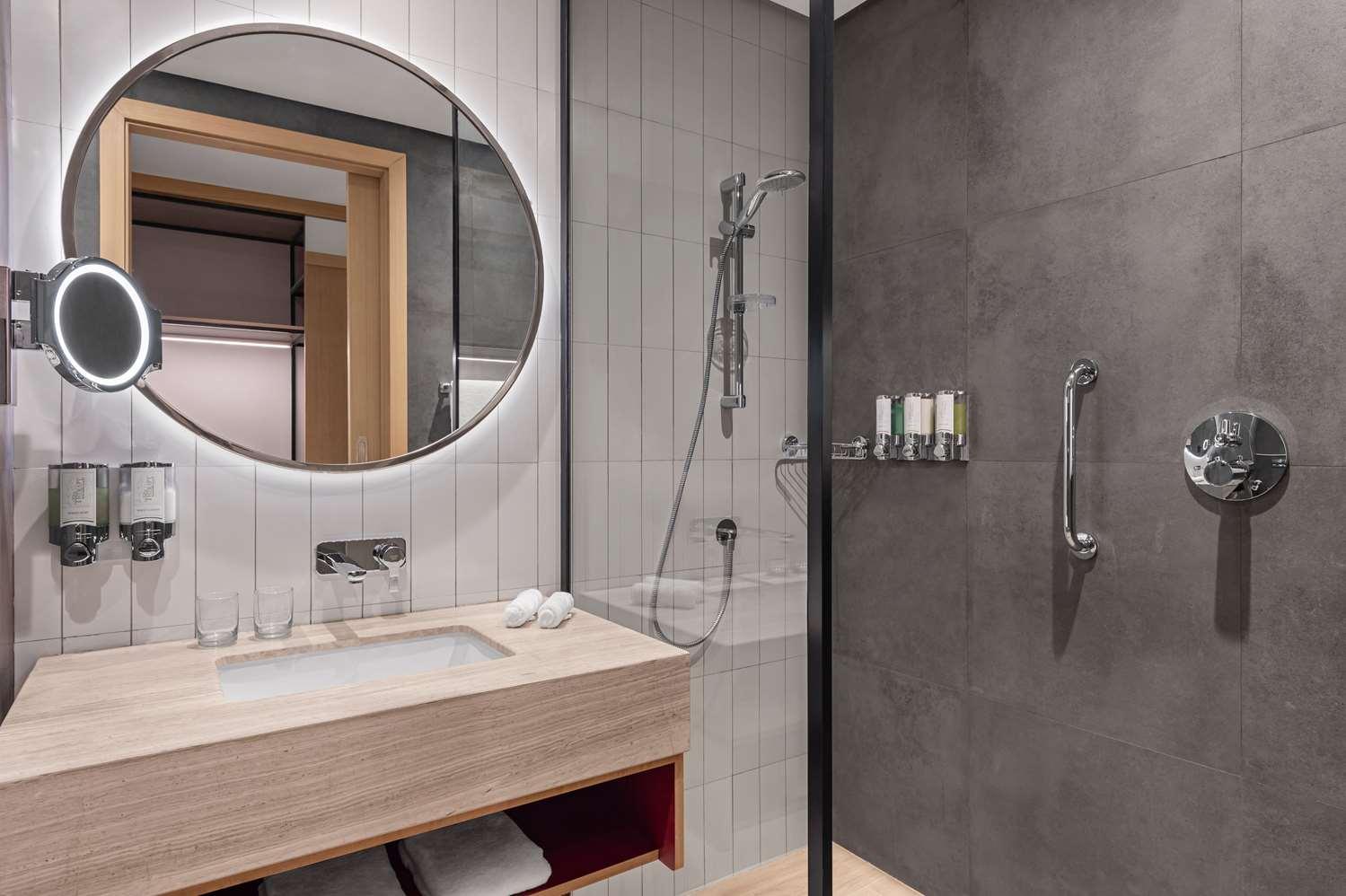 Hampton By Hilton Marjan Island — 1