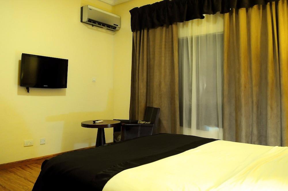 PROTEA HOTEL APO APARTMENTS — 8