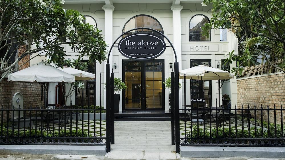 THE ALCOVE LIBRARY HOTEL — 1