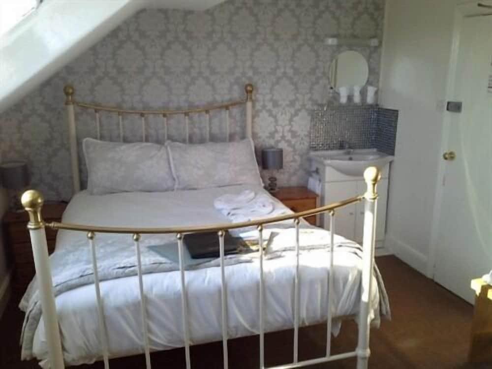 Ellerbrook House — 7