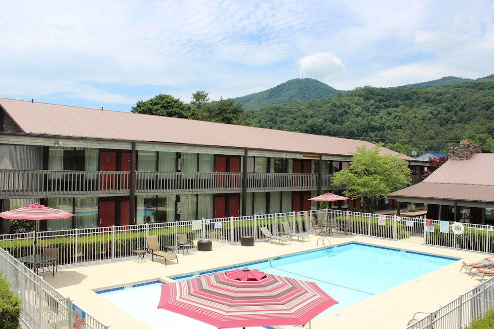 GREAT SMOKIES INN CHEROKEE — 7