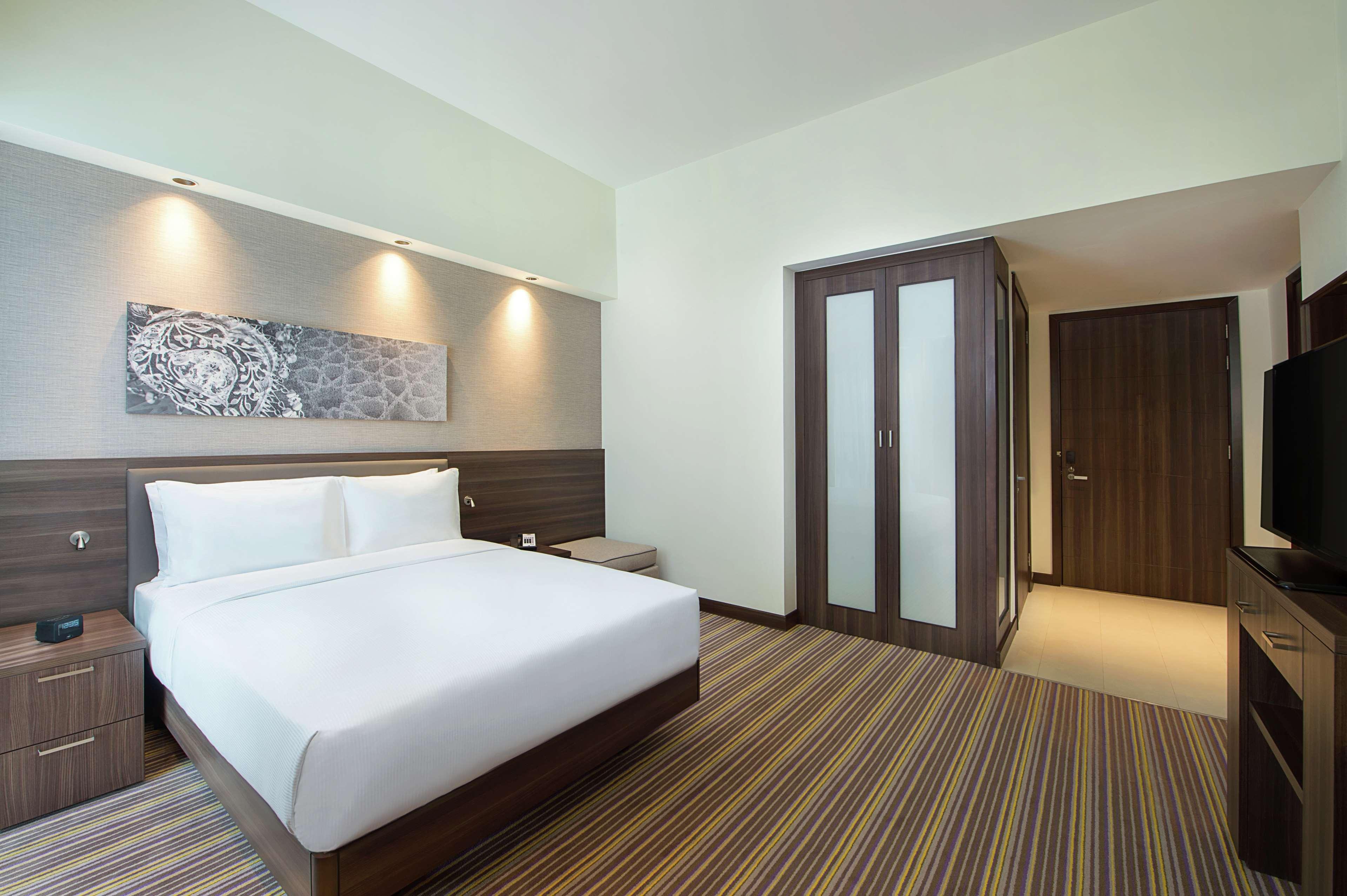 Hampton by Hilton Dubai Airport — 7