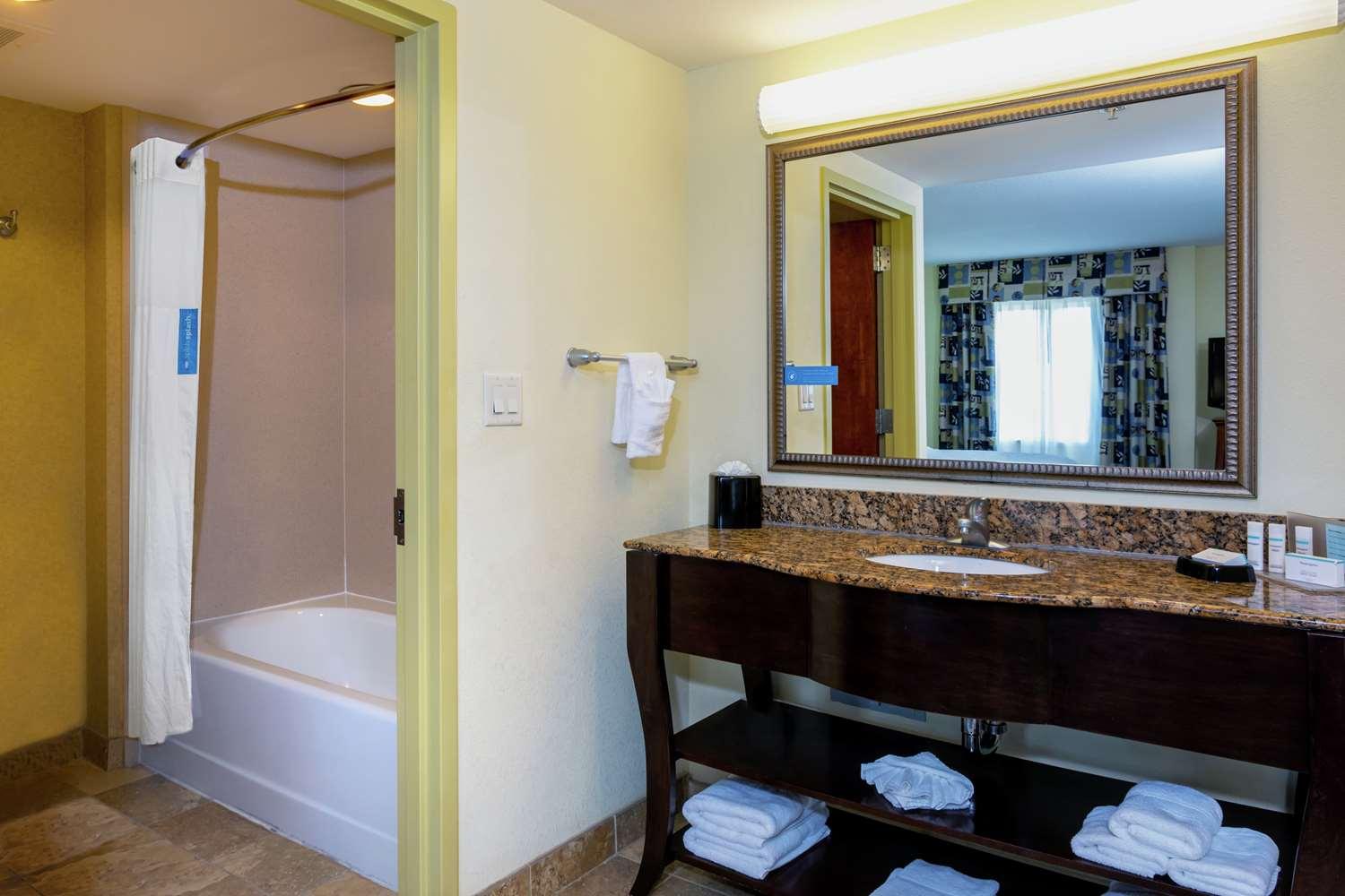 Hampton Inn & Suites Ft. Pierce — 1