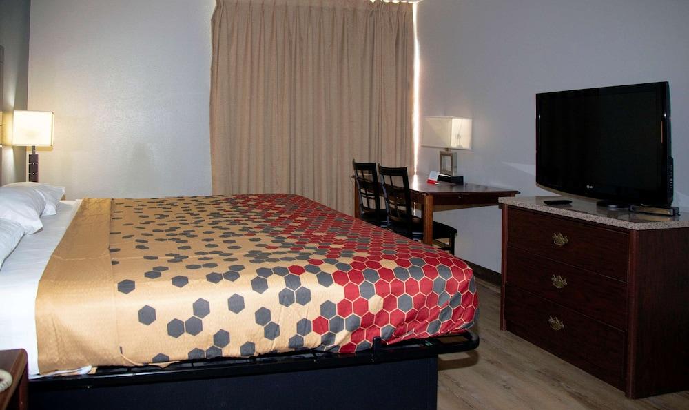 Econo Lodge Ardmore, OK — 10