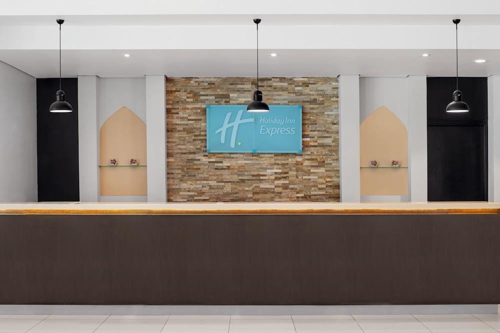 Holiday Inn Express Dubai Internet City — 9