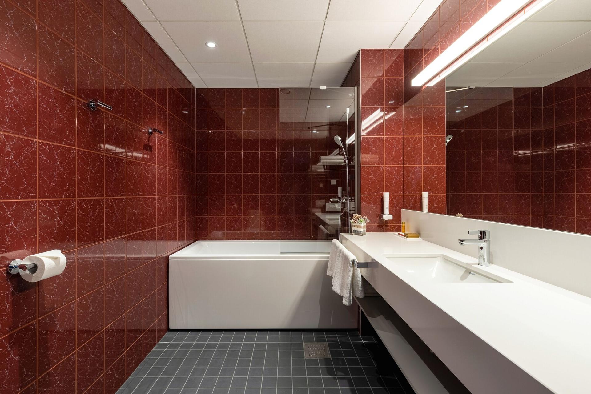PALLAS HOTEL 1025348 — 6