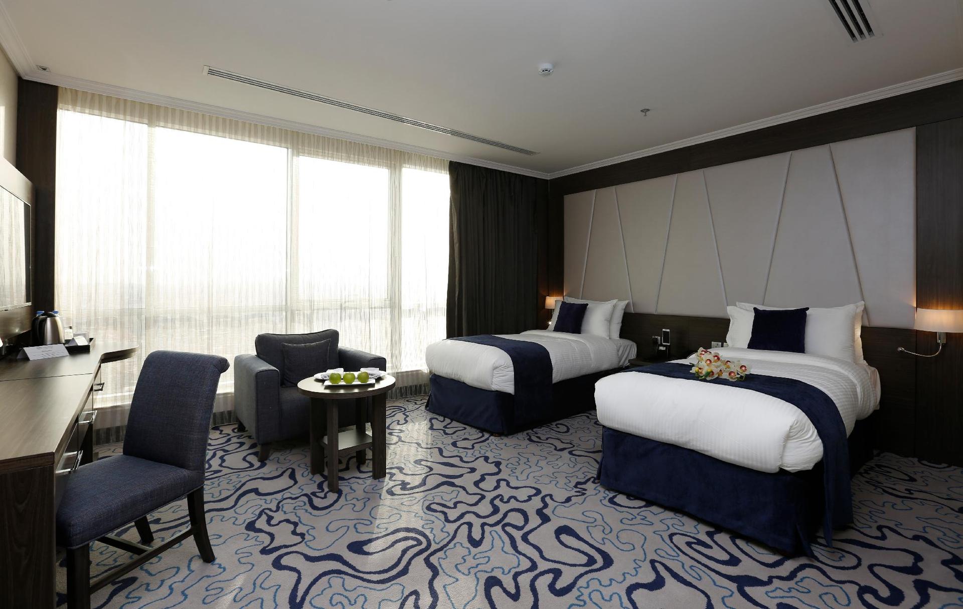 HILTON CAIRNS HOTEL — 1