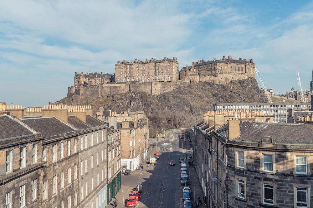 Doubletree By Hilton Edinburgh City Centre — 4