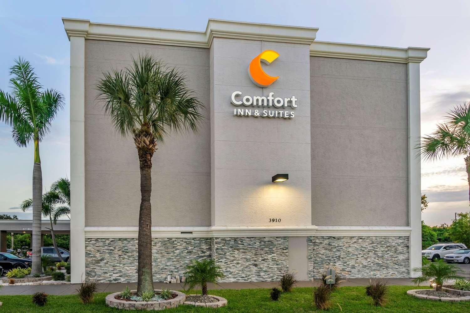 Comfort Inn & Suites St. Pete - Clearwater International Airport — 2