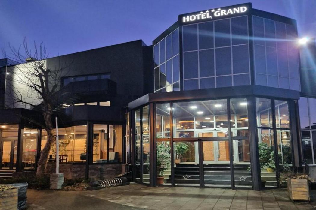 Grand Hotel — 1