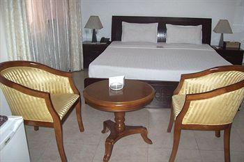 His Majestys Hotel — 1