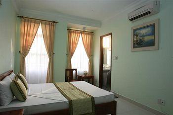 Amigo Hotel — 1