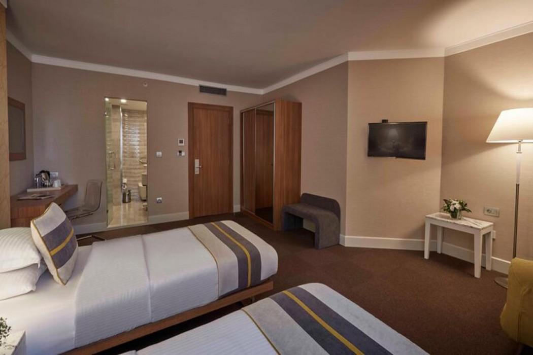 Richmond Hotel 30124 — 10