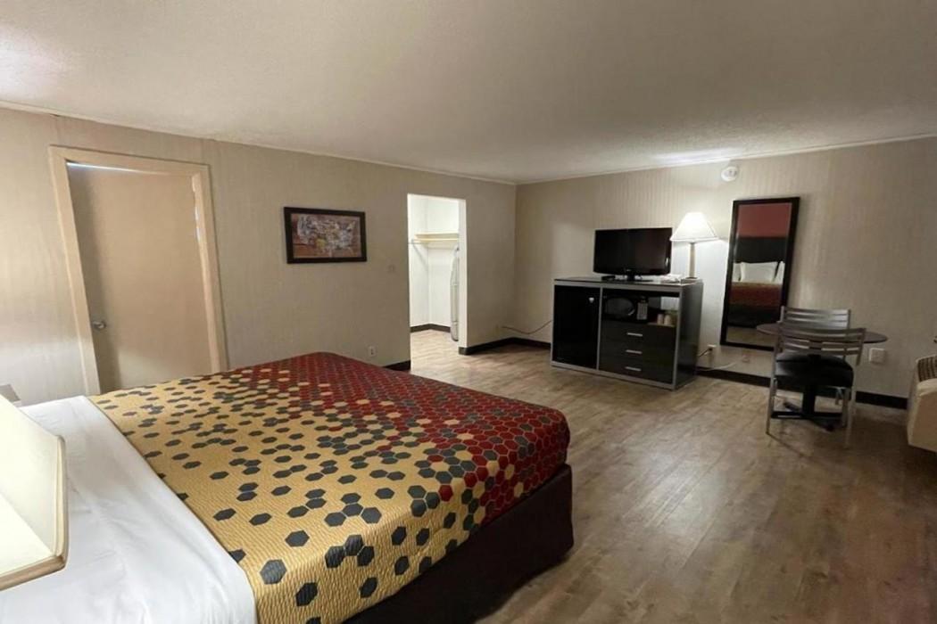 Economy Inn East Hartford CT — 6