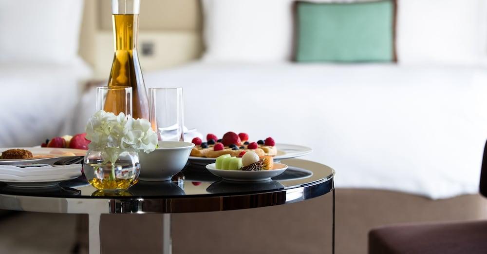 Jumeirah Emirates Towers Dubai — 8