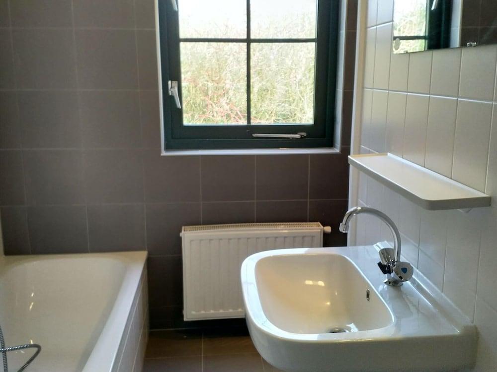 Cozy Furnished House with Garden near Nature Reserve — 7
