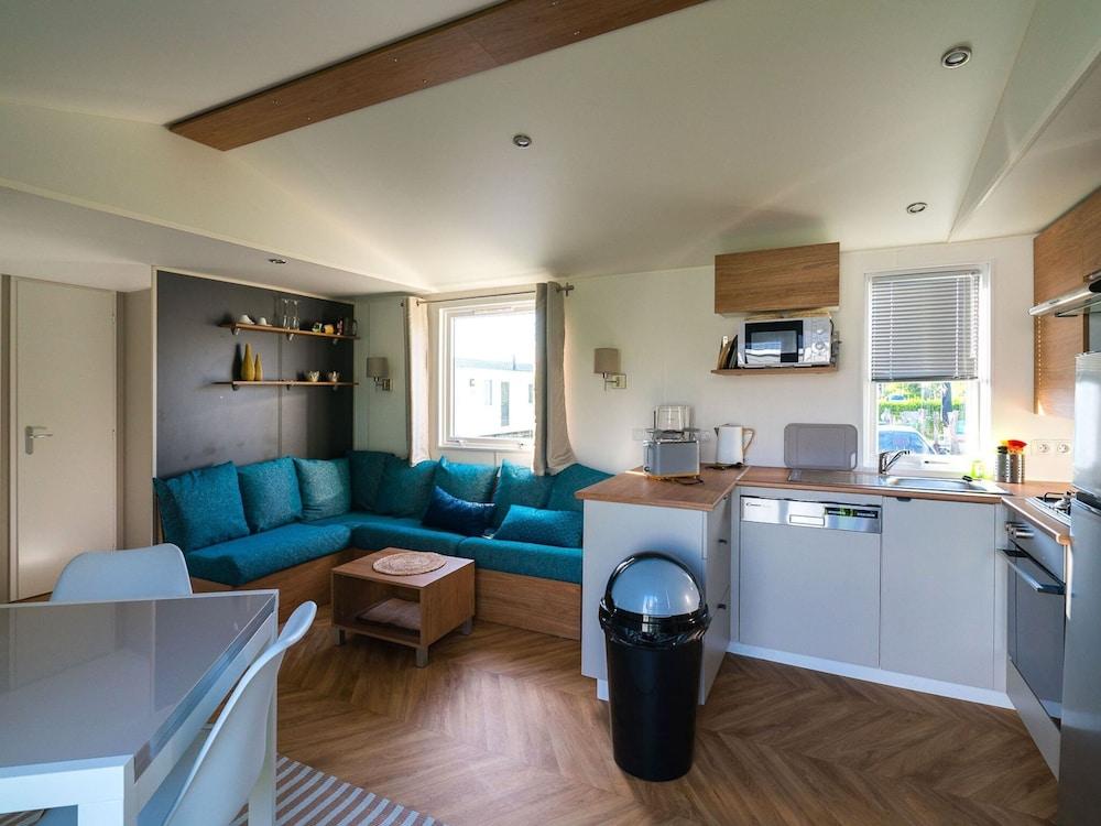 Ocean Dreams Chalet in Oostkapelle With Pool — 10