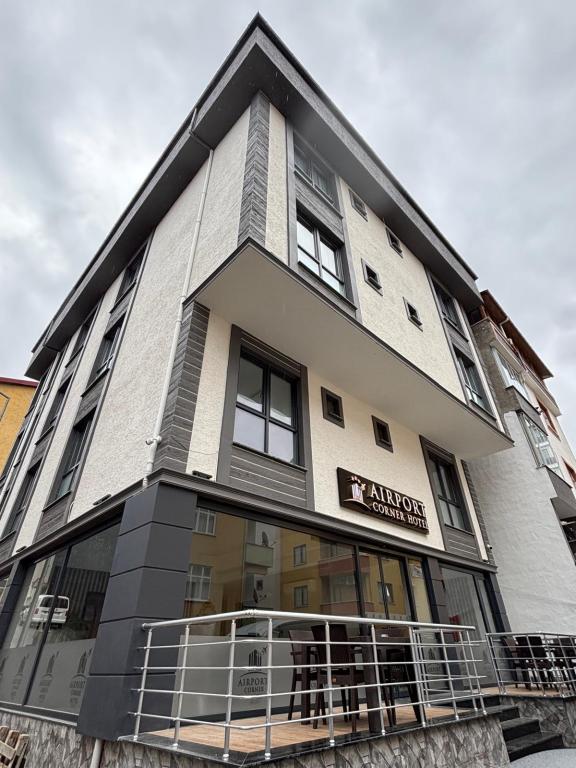 Airport Corner Hotel — 7