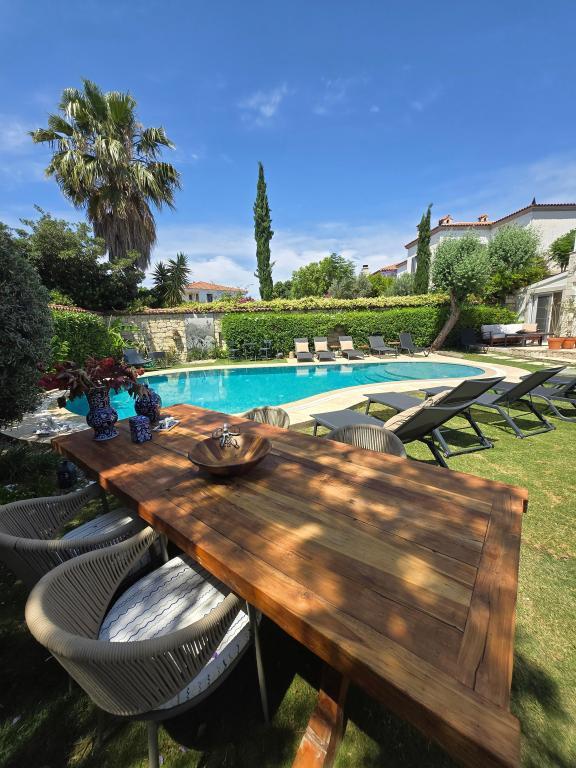 Alasata Country House Alaçatı +12 — 5