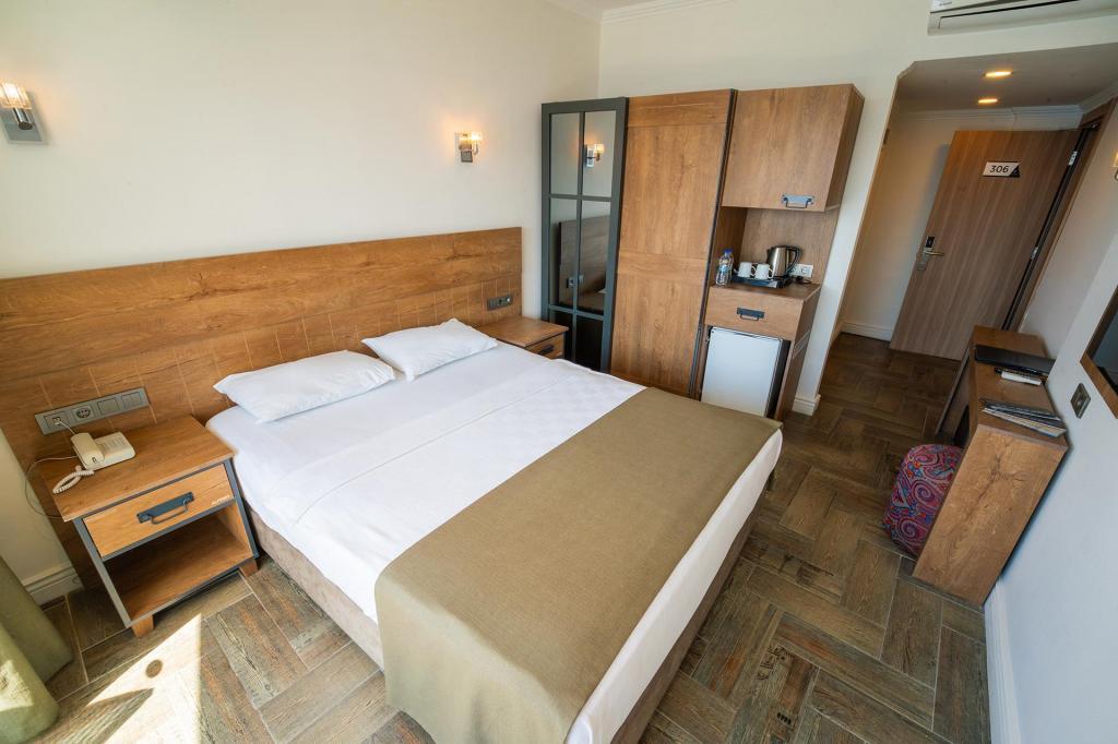 Aurasia Beach Hotel — 5
