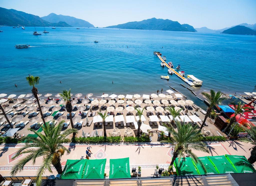 Aurasia Beach Hotel — 1