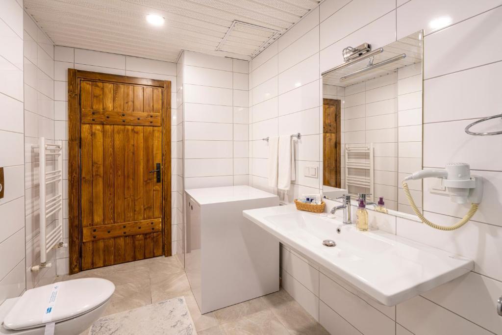Avena Mountain Hotel +16 — 9