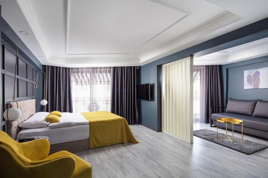 B Loft Hotel — 3