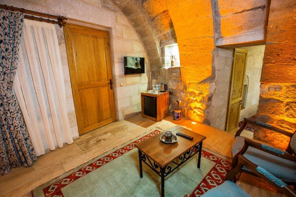 Caldera Cave Hotel — 10