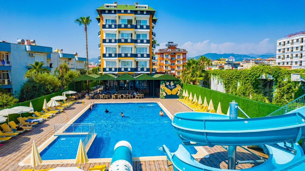 De Mare Family Hotel — 1