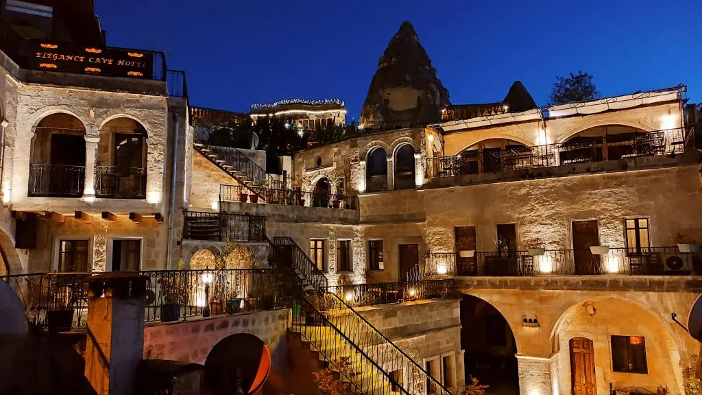 Elegance Cave Suites