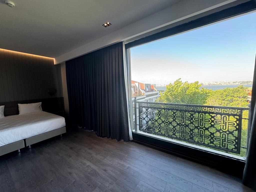 Ezkar Bathonea Art Istanbul — 7