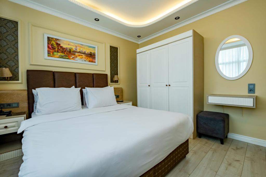 Frt Airport Hotel — 4