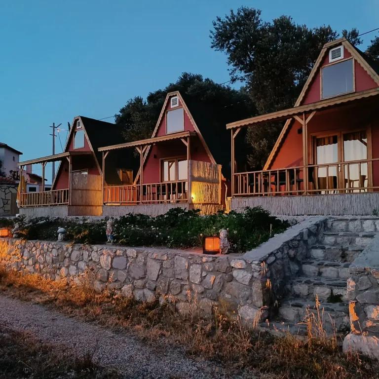 Hayela Bungolow ve Restaurant Karaburun