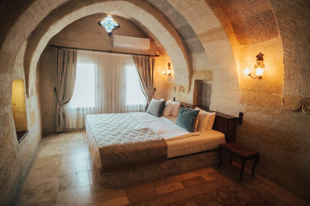 Hu Of Cappadocia — 10